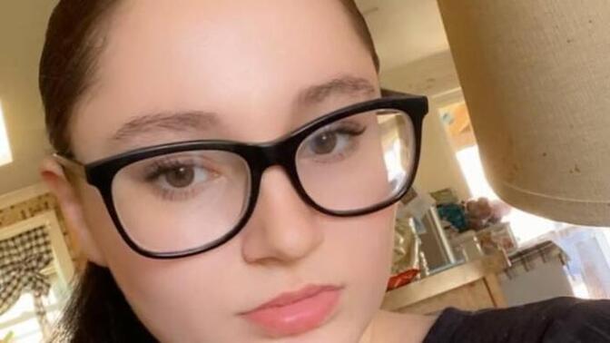 Why are black glasses so sexy on females?