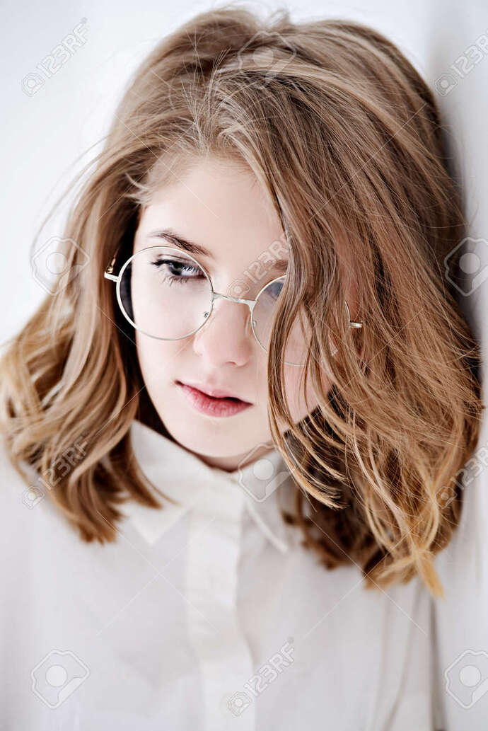 Do glasses make a difference to you as far as the opposite sex is concerned (whether they wear one or not)? ?