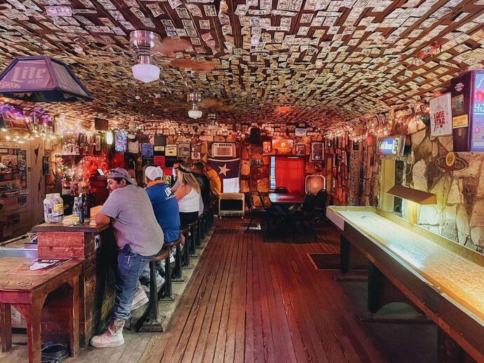 What type of bars are best for picking up one night stands?