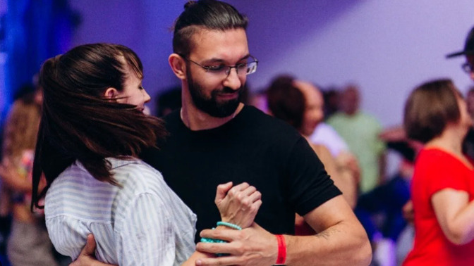 Is it acceptable for your exclusive girlfriend to accept to attention of another man and dance with that stranger while you're present?
