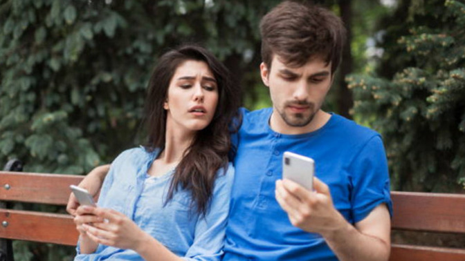 My boyfriend doesn’t want to give his phone to me is he sneaky?