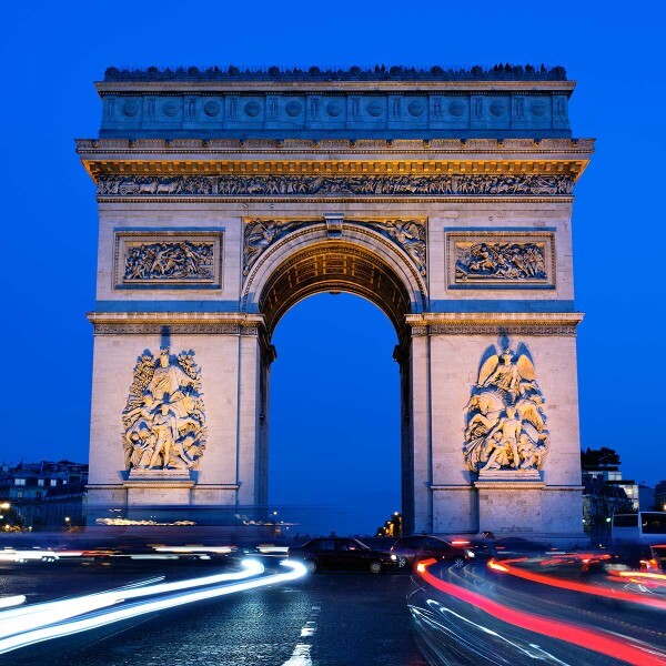 Does Trumps Independence Arch surpass the French Arc de Triomphe, as he wishes?