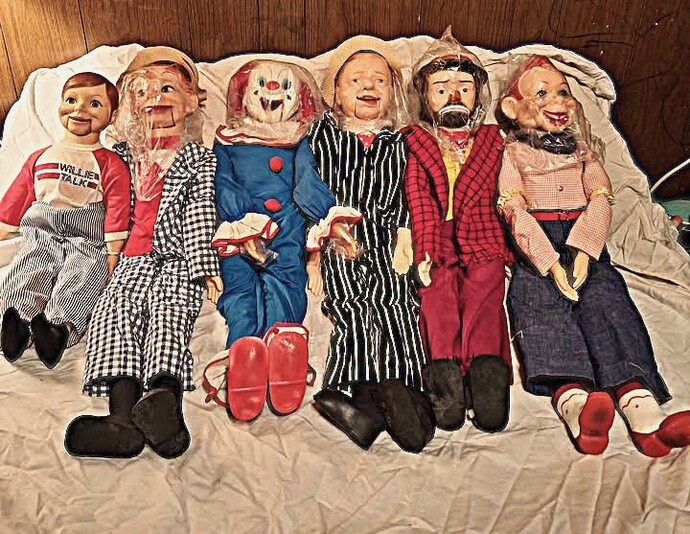 ICE agents - a bunch of dummies!