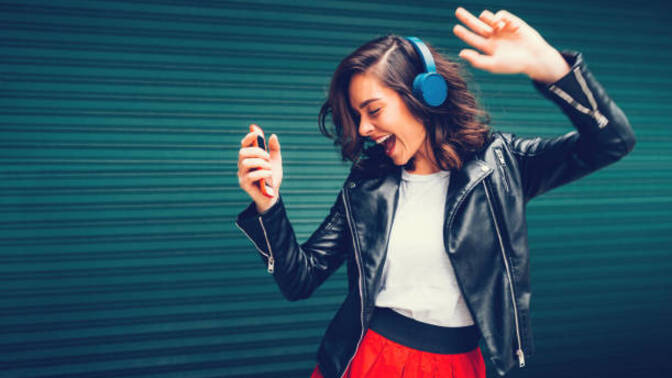 On average, how often do you dance (if at all)?