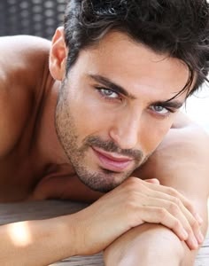 What color hair does women like on men?