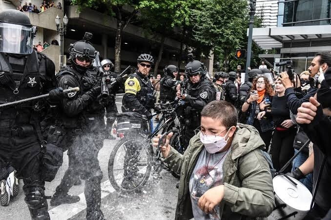 Should wealthy right wing entities enlist the help of the Proud Boys to help ICE?