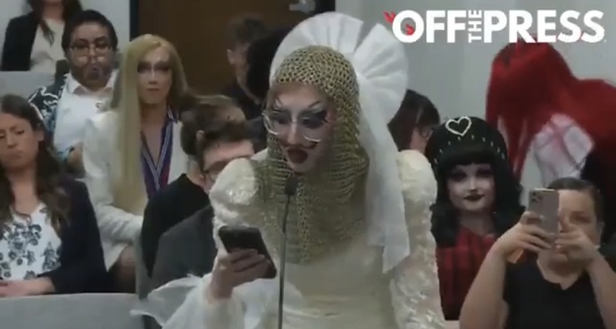 Why do drag queens desperately NEED to be around children? 🤯tf?