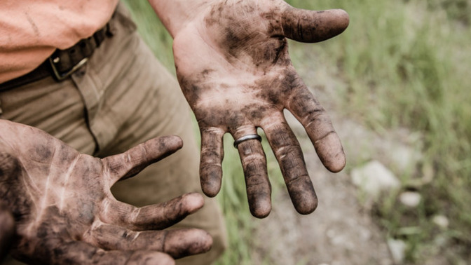 Do women pay attention to a man's hands and what they look like?