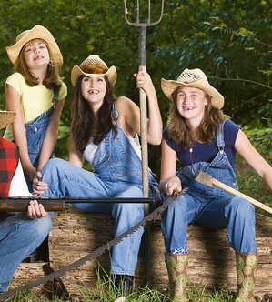 Actual simulation of Random an' the gals chillin' on the farm.