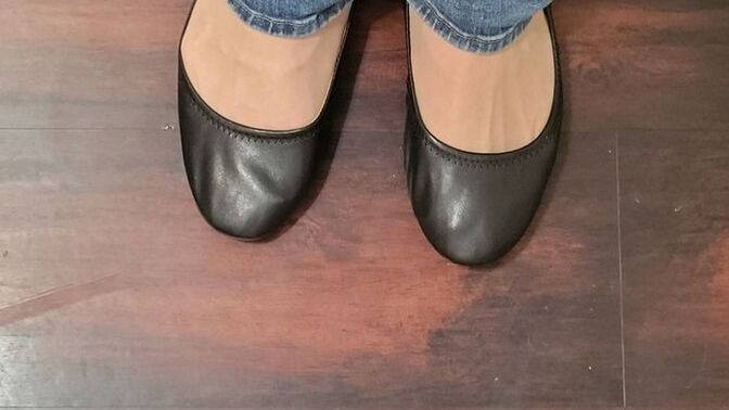 Which color of Ballet Flats go with regular jeans the best. ?