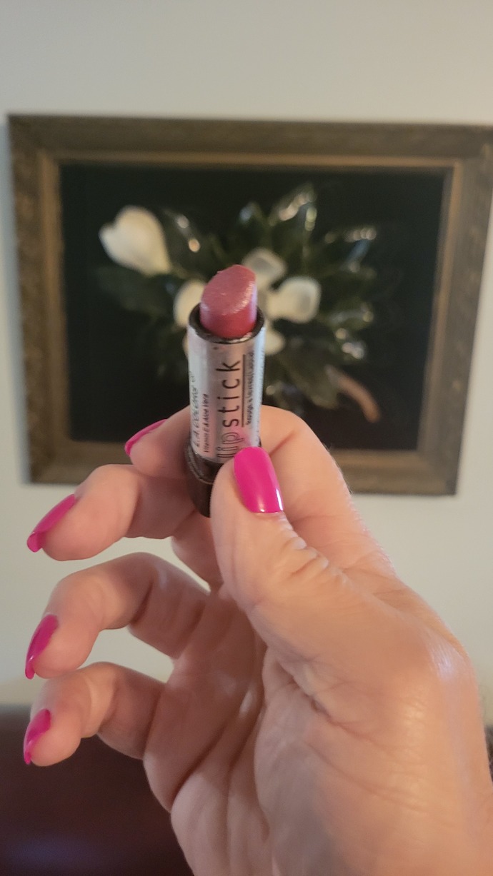 What do you think of this shade of lipstick in the spring and summer?