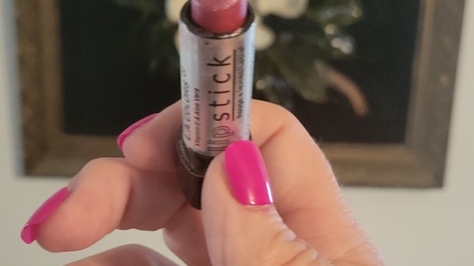 What do you think of this shade of lipstick in the spring and summer?