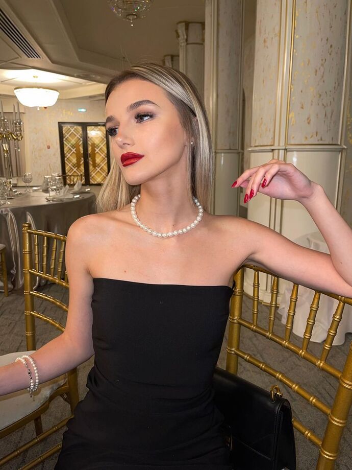 Are pearl necklaces still in style given certain situations?