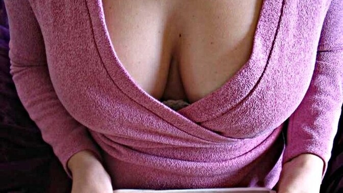 Boy's do you feel uncomfortable with your girl friend cleavage in public and girl's do you stop if your boy friend strictly ask for stop this?