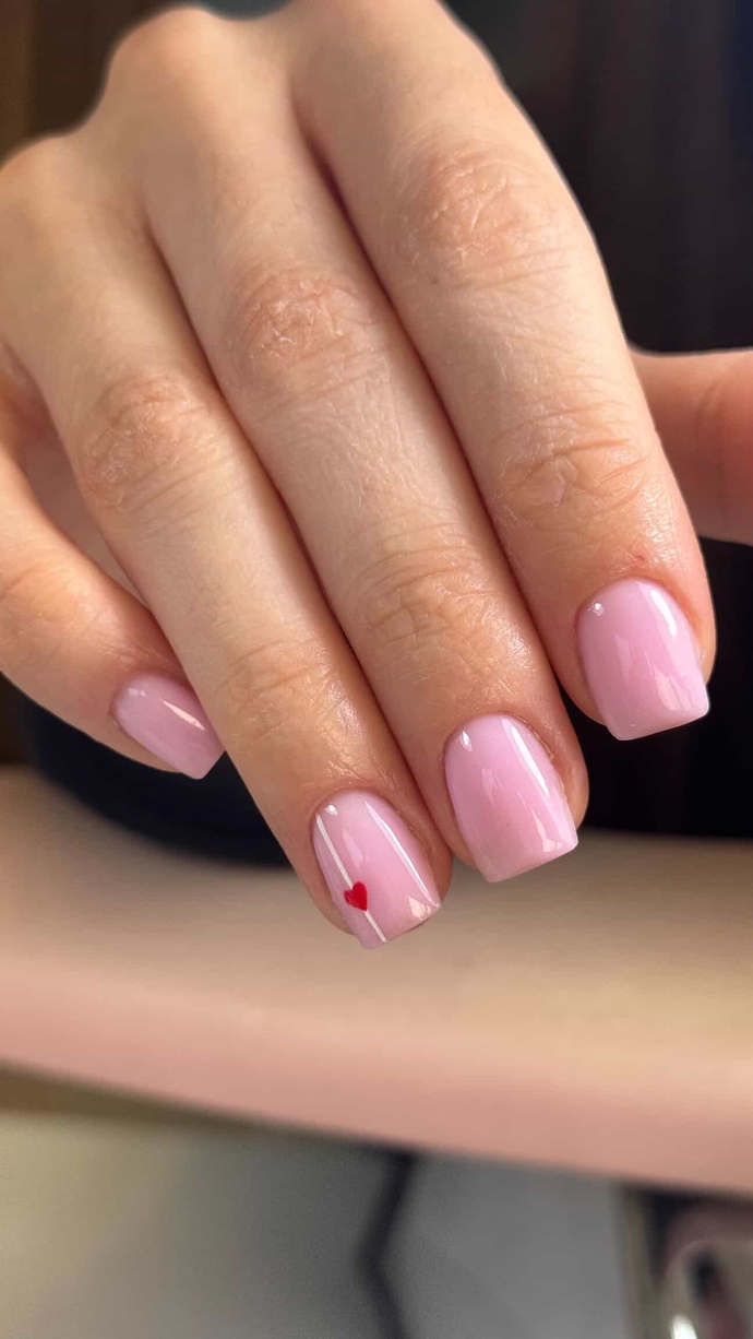 Ladies and gentlemen, what do you think of my manicure?