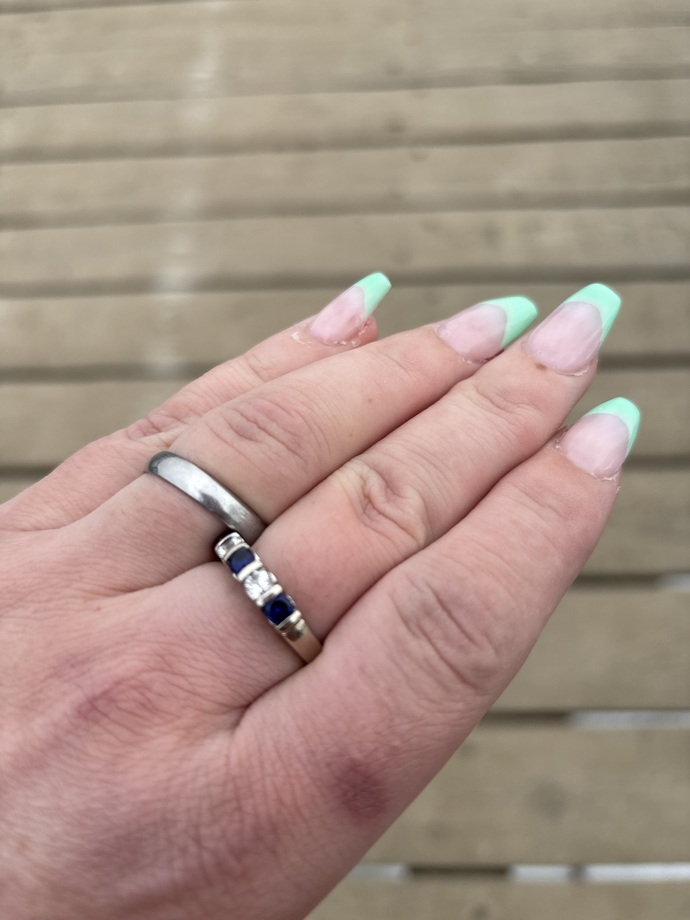 Ladies and gentlemen, what do you think of my manicure?