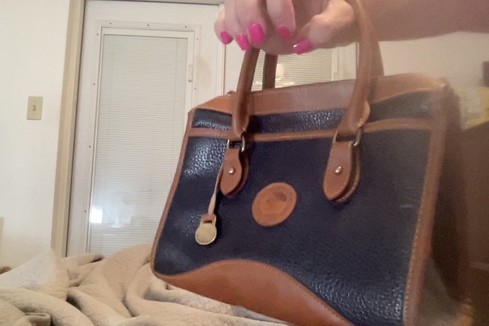 This is the bag. It is actually greener than it shows in the pic. Thanks.