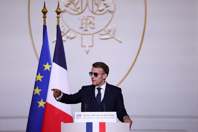 Do you agree with the nuclear umbrella proposed by France/Macron?