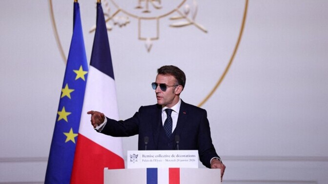 Do you agree with the nuclear umbrella proposed by France/Macron?