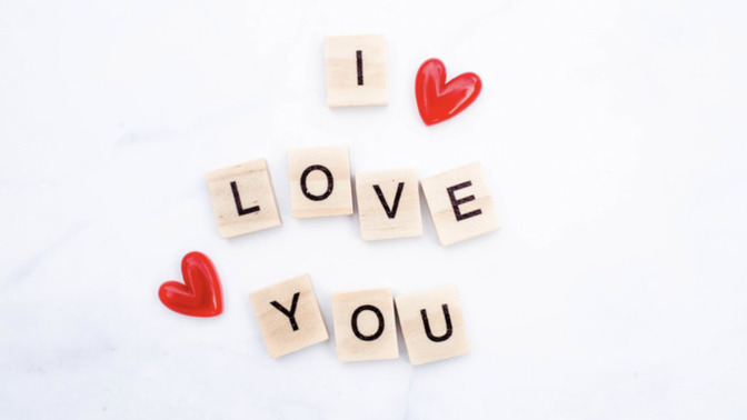How long should u wait before saying I love you in a relationship? 