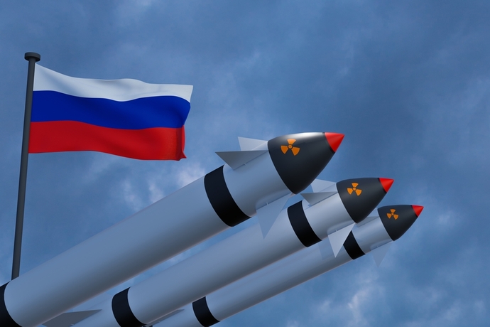 Would Russia face different security risks bordering the EU vs NATO?