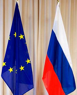 Would Russia face different security risks bordering the EU vs NATO?