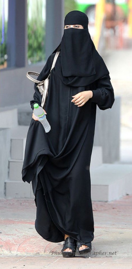 If a Woman can Hide her Identity in a Burka, whats wrong with an ICE agent wearing a mask?