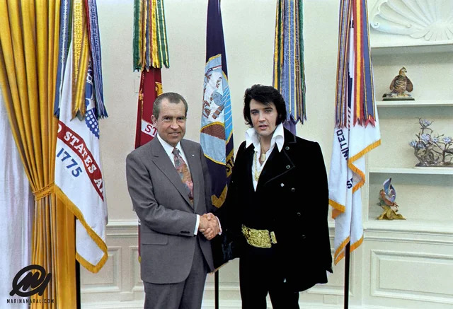 Do you know who is the US president next to Elvis’s Presley in this picture?