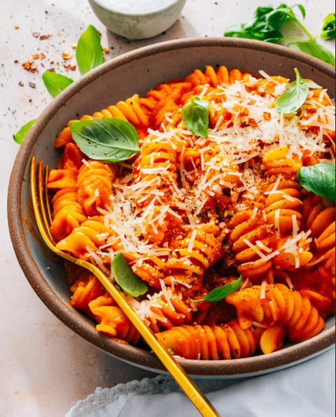 A bowl of pasta with sauce