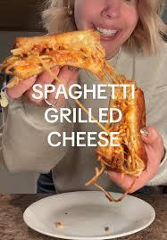 Do 27% of US college students really think pasta is a sandwich?