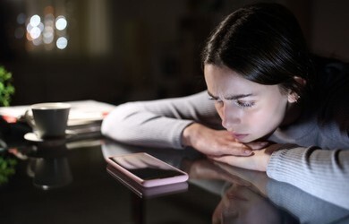 How do girls feel when a guy goes completely silent after a conflict like this?