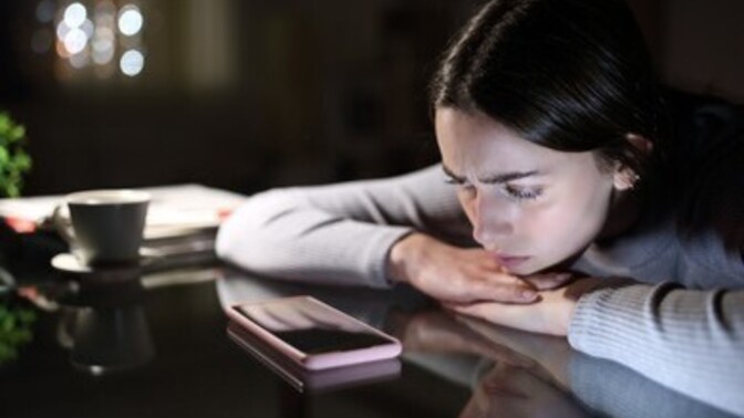 How do girls feel when a guy goes completely silent after a conflict like this?