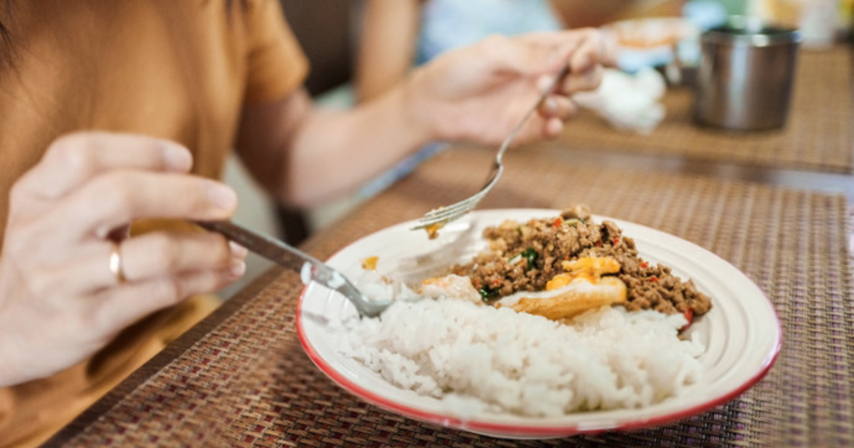 What is the proper way to eat rice correctly? - GirlsAskGuys
