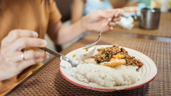 What is the proper way to eat rice correctly?
