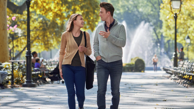 What should I wear on an autumn city date to stay warm and look nice?