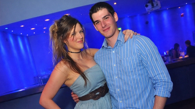 Why do guys seem more comfortable than girls on nights out?