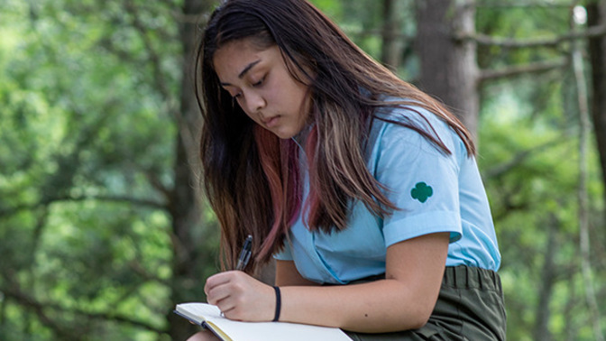 How can I earn my Girl Scout knot-tying badge without my brother’s help?