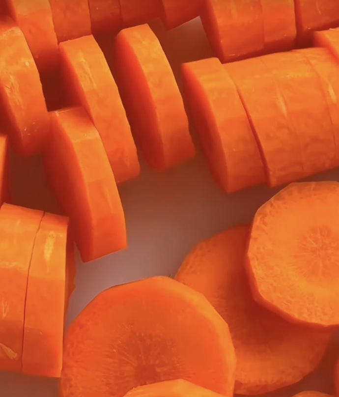 How finely should I chop carrots and how many tomatoes for 15 cups of soup?