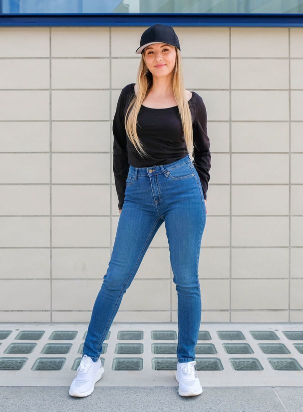 Guys, do you prefer skinny jeans or loose, baggy styles on women?