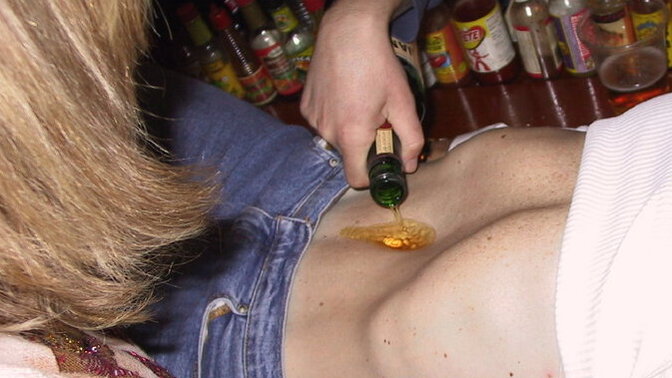 Girls, has anyone here actually tried doing body shots at parties?