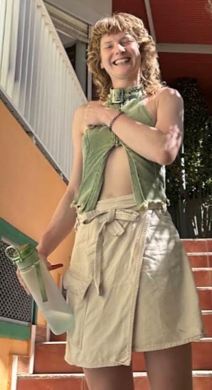 What do you think of this type of outfit? Would you wear something like this?
