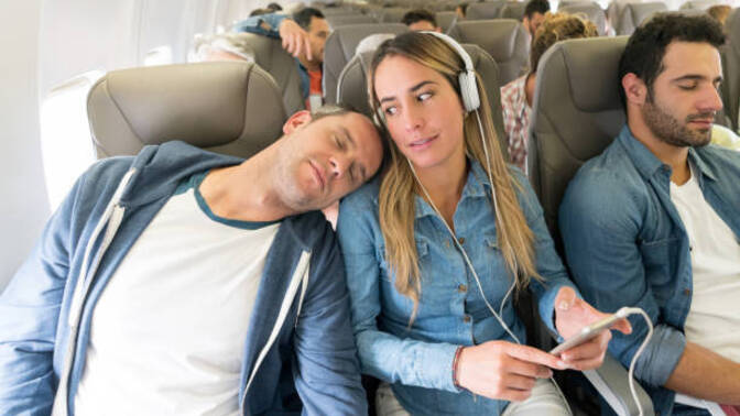 Girls, has anyone ever had someone pass out on them on a plane?