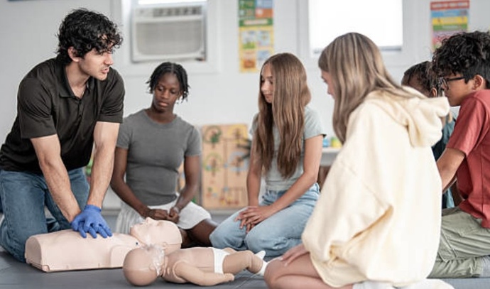 Do you know how to do CPR? If yes.. have you ever actually had to use it?