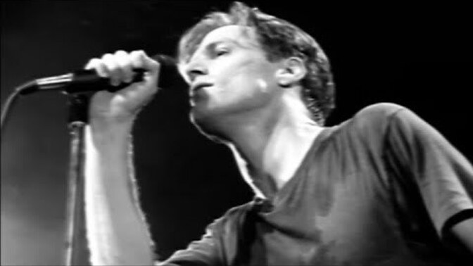 Do You Like A Singer Who Has A Raspy Voice Or A Voice That Is Clear Sounding?