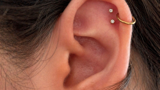 Which ear piercing combo looks better with a lobe and helix?