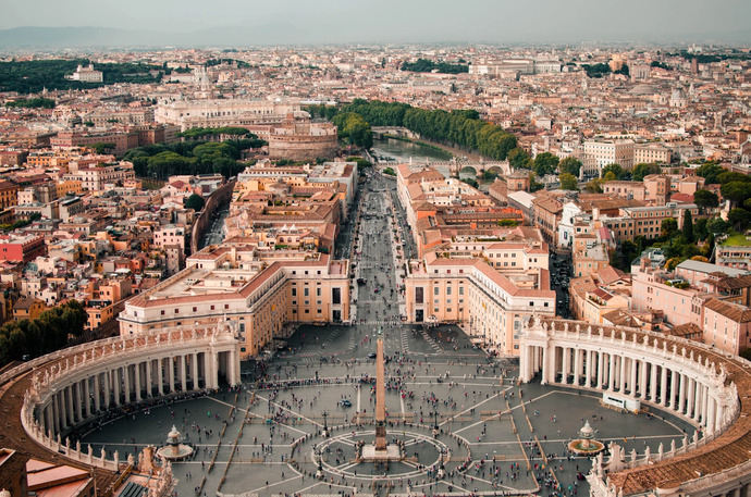 When you think Italy whats the italian city that comes to your mind first?