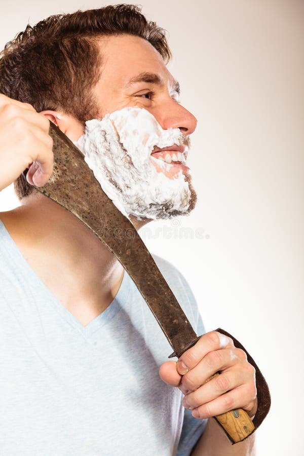 Men have you ever shaved with a Bowie Knife as another ’alpha flex’?