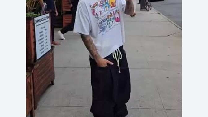 Does Justin Bieber still like purple and lilac shades to this very day?