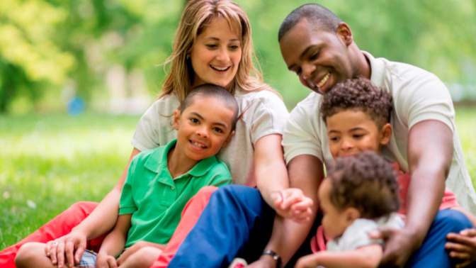 Is a dad wrong to bring food only for his child when she has other kids?