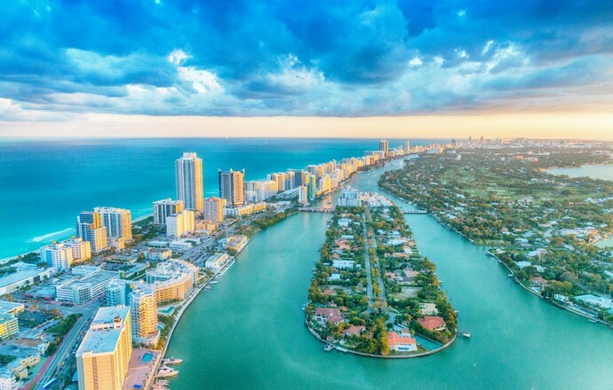 What are the best places to visit in Miami for first-time visitors?